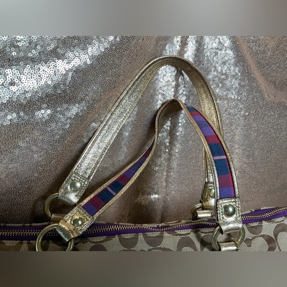 Coach Poppy - Picture 8 of 15